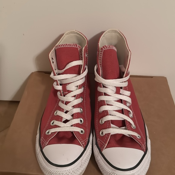 High top converse, raspberry pink, size 9 women, 7men - Picture 2 of 4